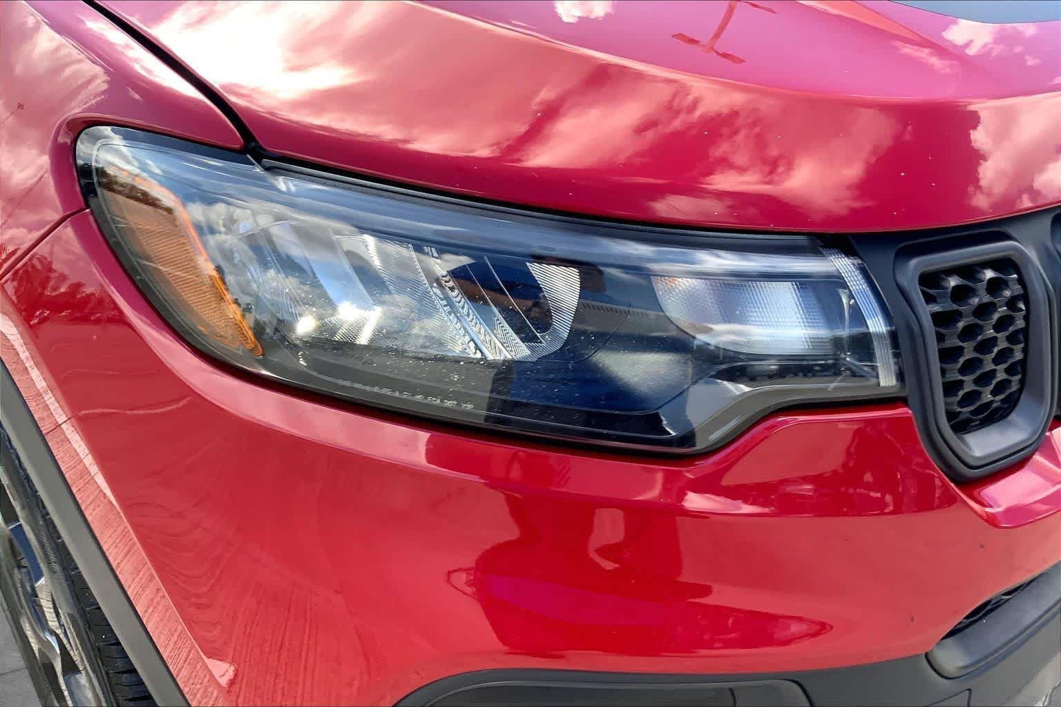 Used 2024 Red Hot Pearlcoat Jeep Trailhawk image 27