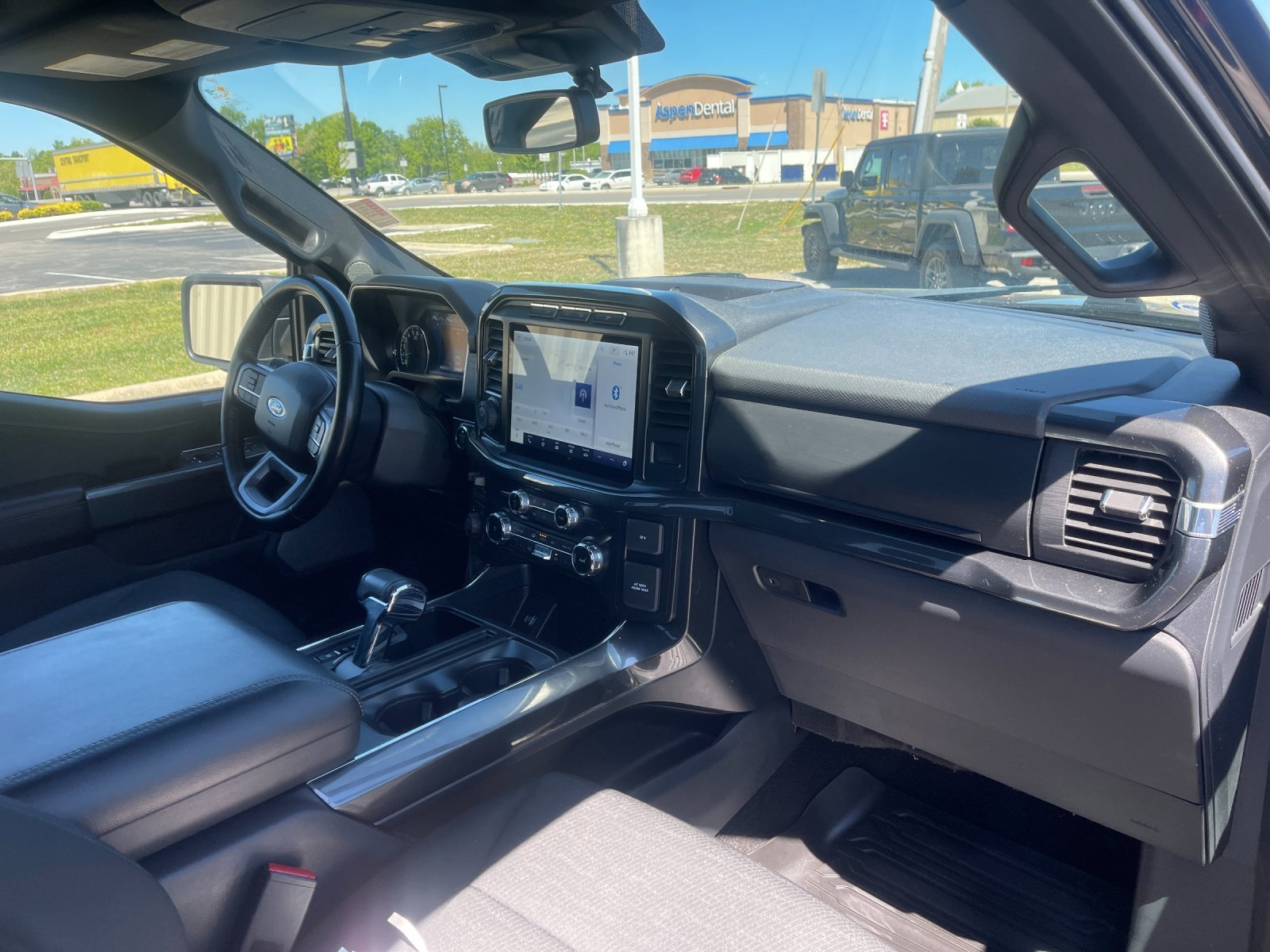 Used 2022 Black Ford XLT image 17