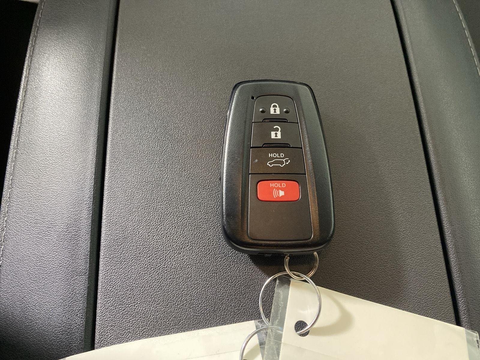 Used 2023 Wind Chill Pearl Toyota XLE image 29
