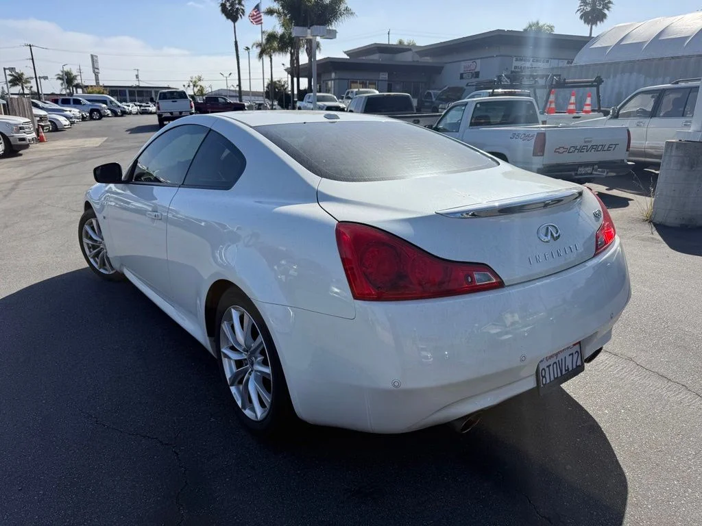 Used 2015 White INFINITI Journey image 4