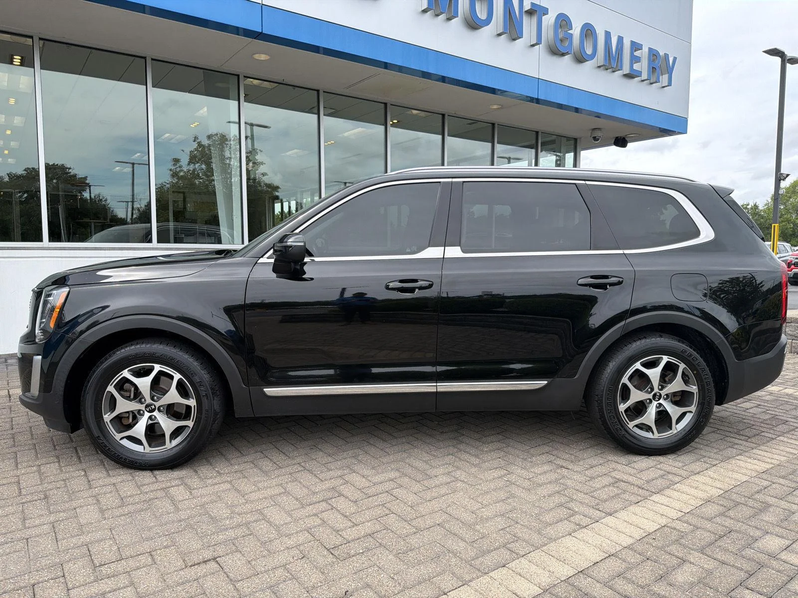 Used 2020 Ebony Black Kia EX image 2