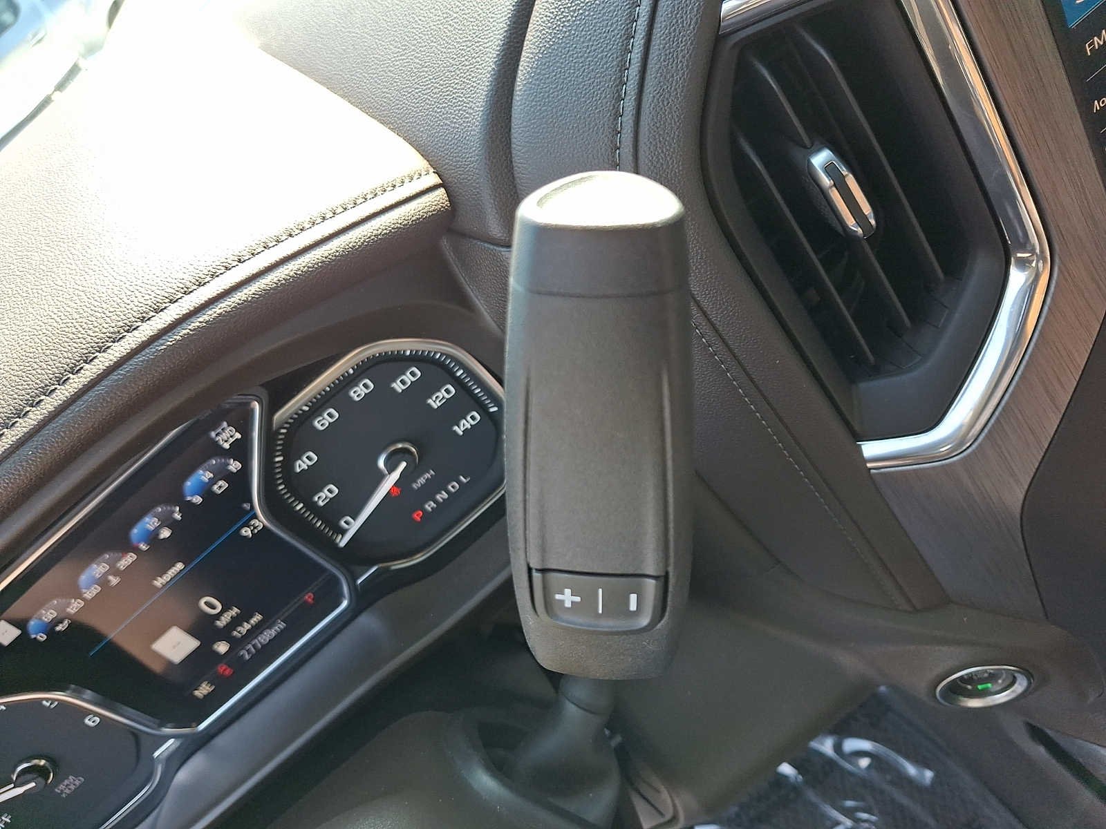 Used 2020 White Frost Tricoat GMC Denali image 19