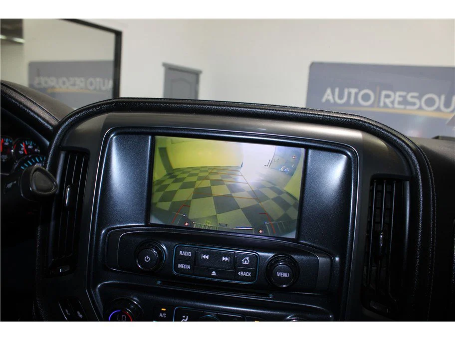 Used 2018 Summit White Chevrolet LTZ image 34