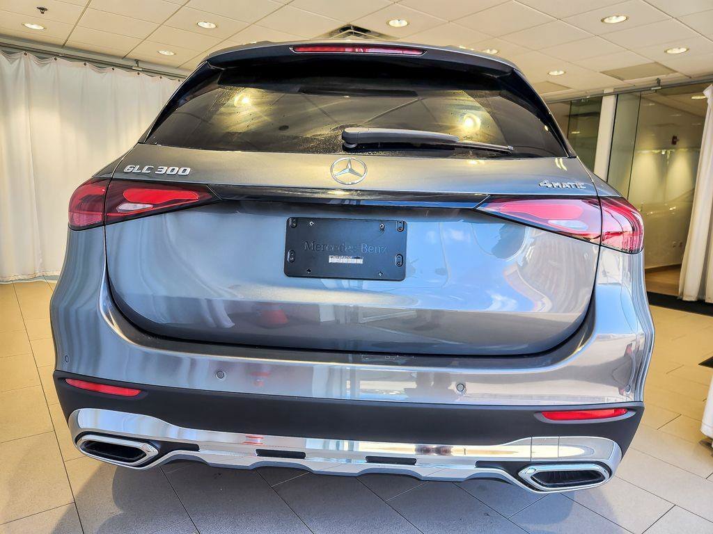 Used 2023 Selenite Gray Metallic Mercedes-Benz GLC 300 image 4