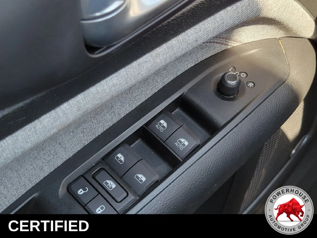 Used 2022 Black Jeep Latitude Lux image 26