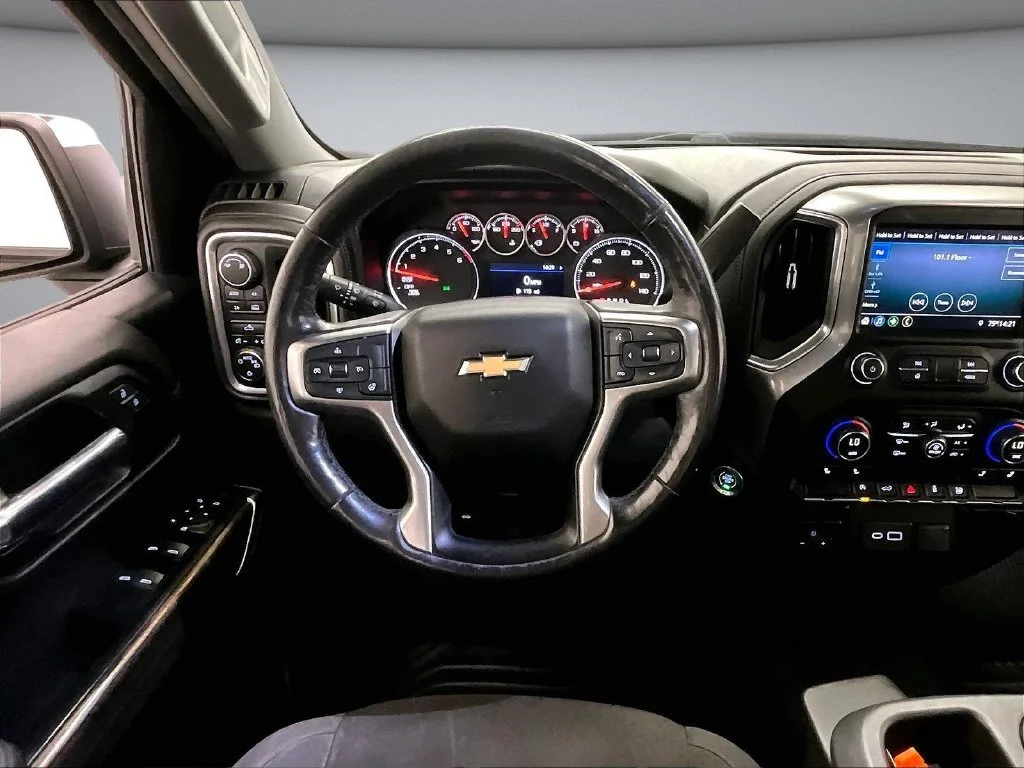 Used 2019 Black Chevrolet LT image 9