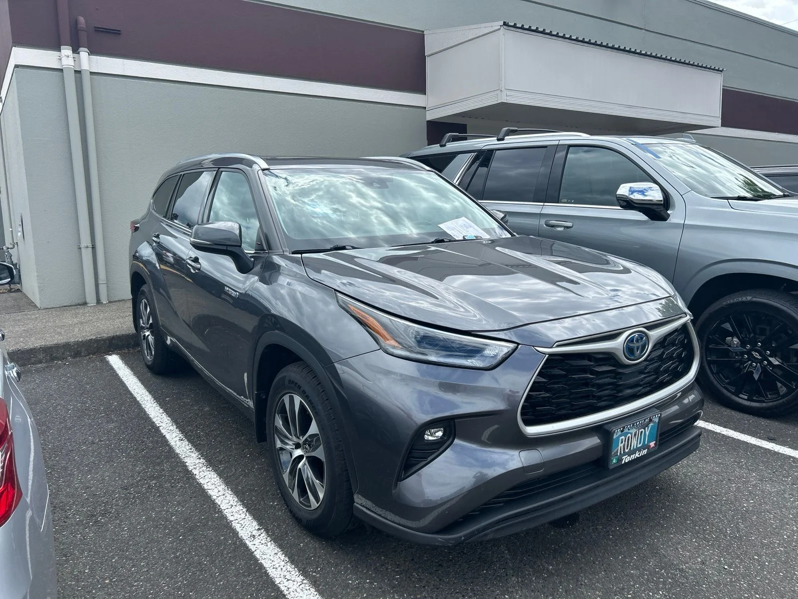 Used 2021 Magnetic Gray Metallic Toyota XLE image 2