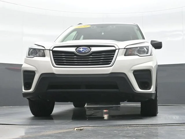 Used 2020 White Subaru Base image 18