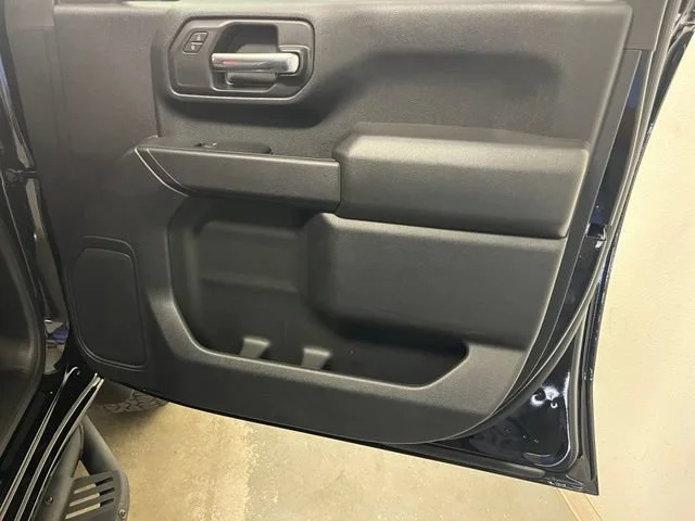 Used 2025 Black Chevrolet Custom image 26