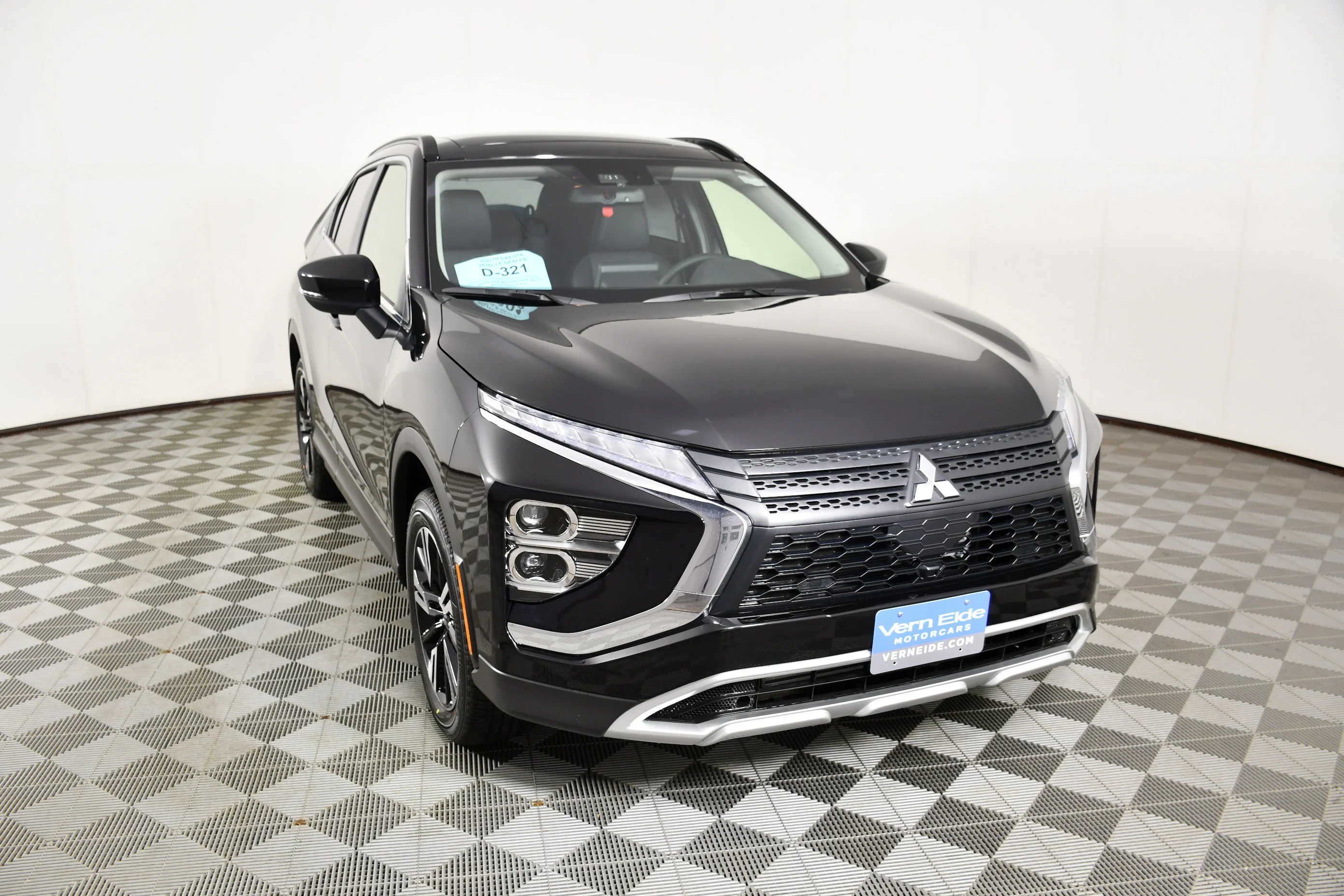 New 2026 Labrador Black Pearl Mitsubishi SE image 3