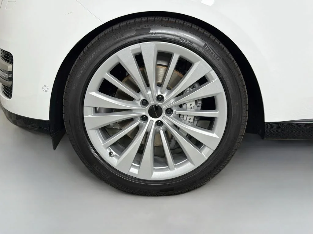 New 2026 Fuji White Land Rover SE image 33