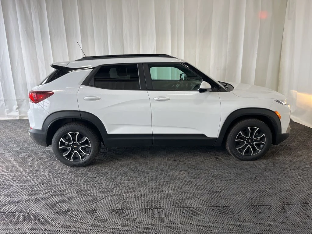 Used 2023 White Chevrolet ACTIV image 2