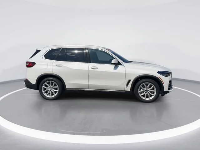 Used 2022 White BMW sDrive40i image 8