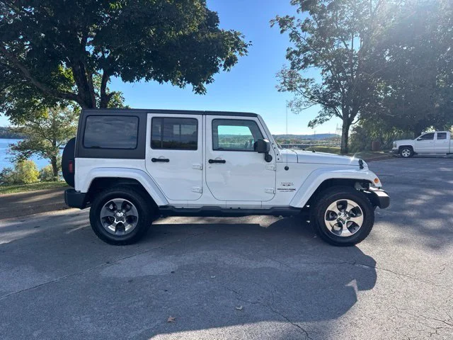 Used 2018 White Jeep Unlimited Sahara image 8