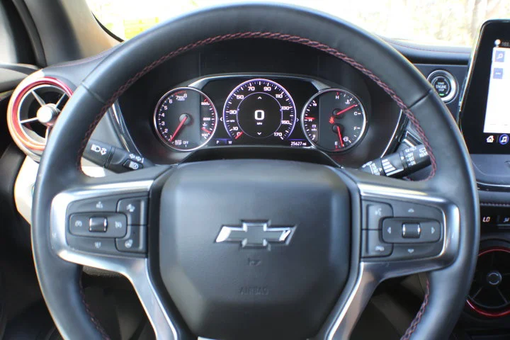 Used 2023 Iridescent Pearl Tricoat Chevrolet RS image 9