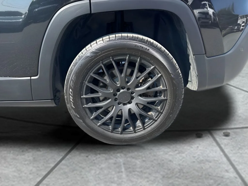 Used 2015 Black Jeep Limited image 24
