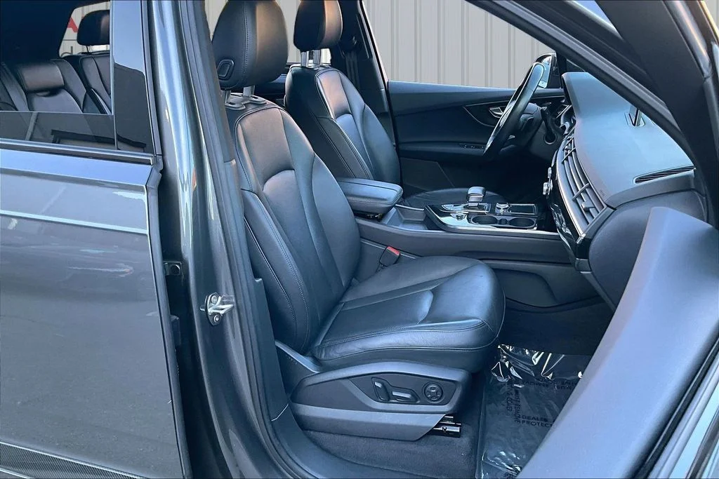 Used 2019 Gray Audi 55 Prestige image 29