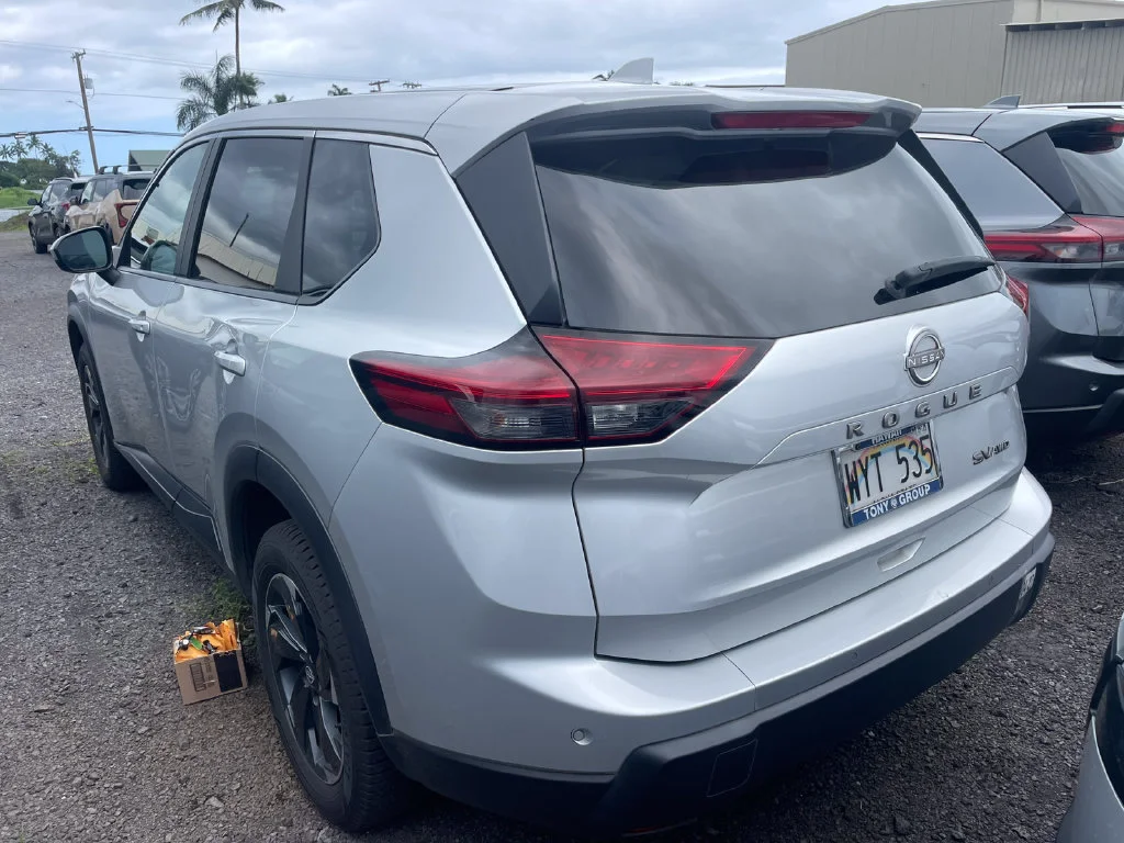 Used 2024 Silver Nissan SV image 5