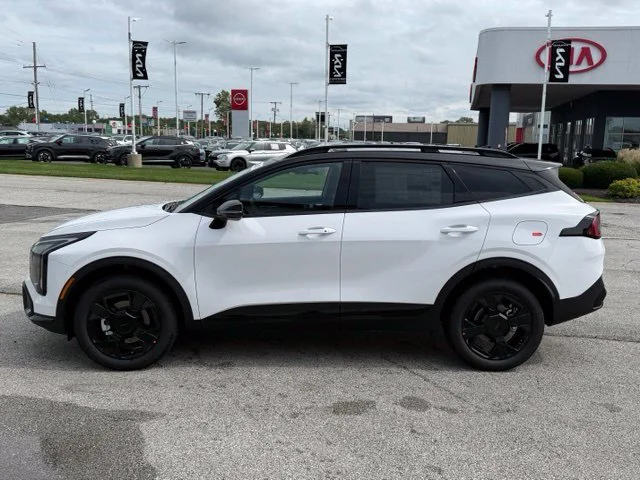 New 2027 Glacial White Pearl / Black Ro Kia X-Line image 4