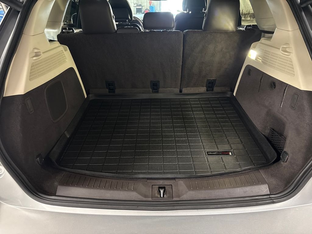 Used 2015 Silver Lincoln Base image 28