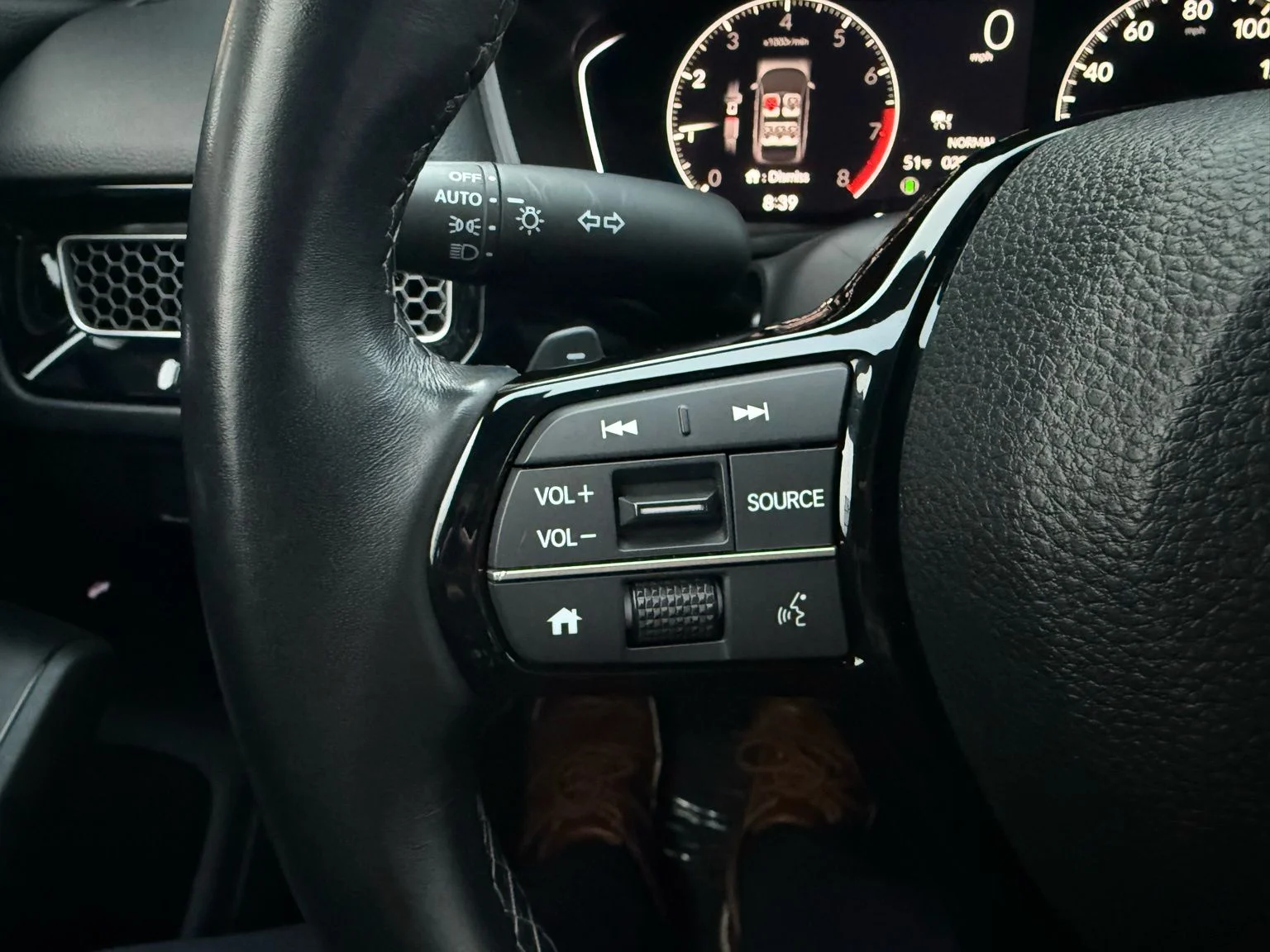 Used 2025  Honda Sport image 20