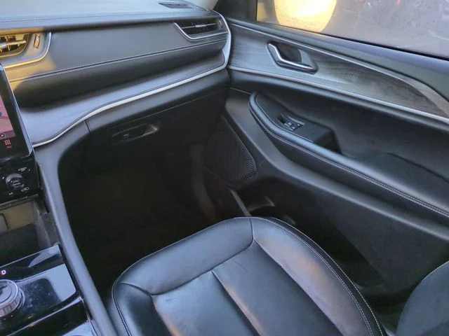 Used 2023 White Jeep Limited image 16