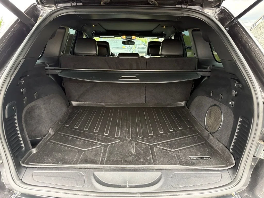 Used 2020 Gray Jeep Limited image 14