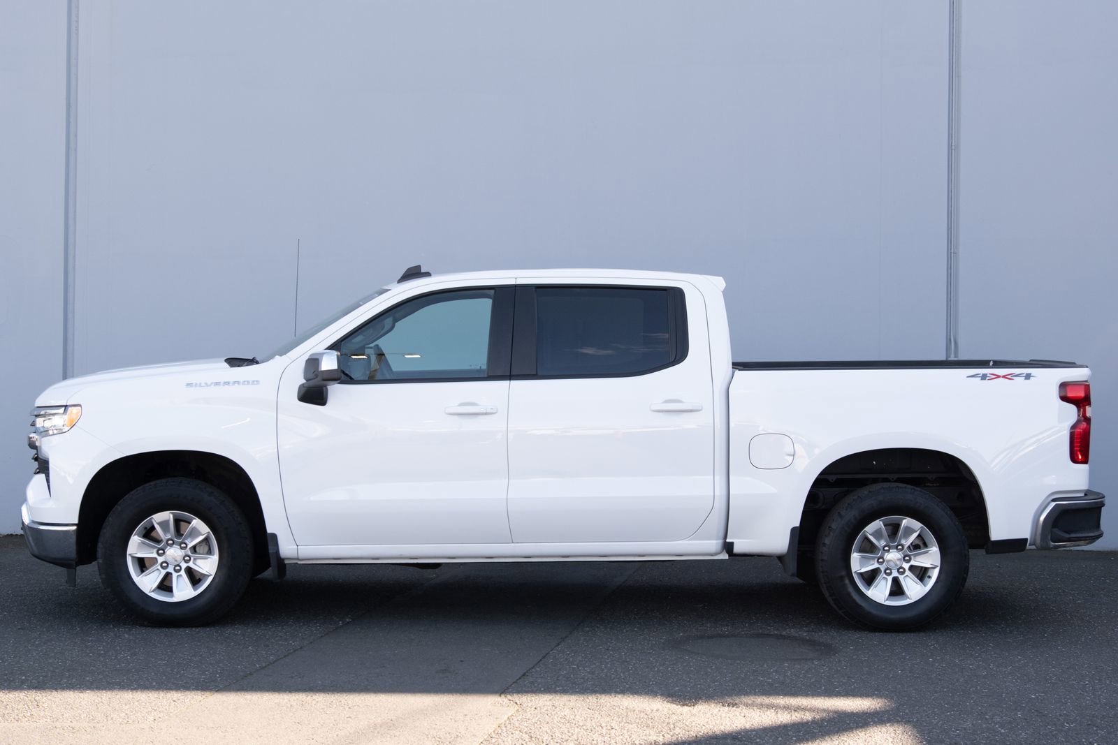 Used 2024 Summit White Chevrolet LT image 23