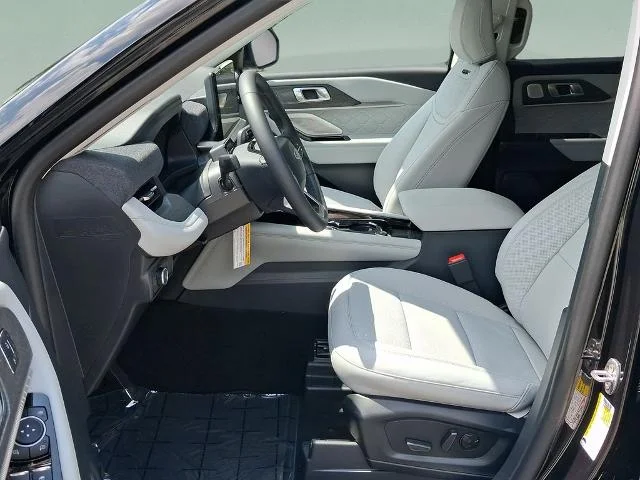New 2026 Agate Black Metallic Ford Platinum™ image 18