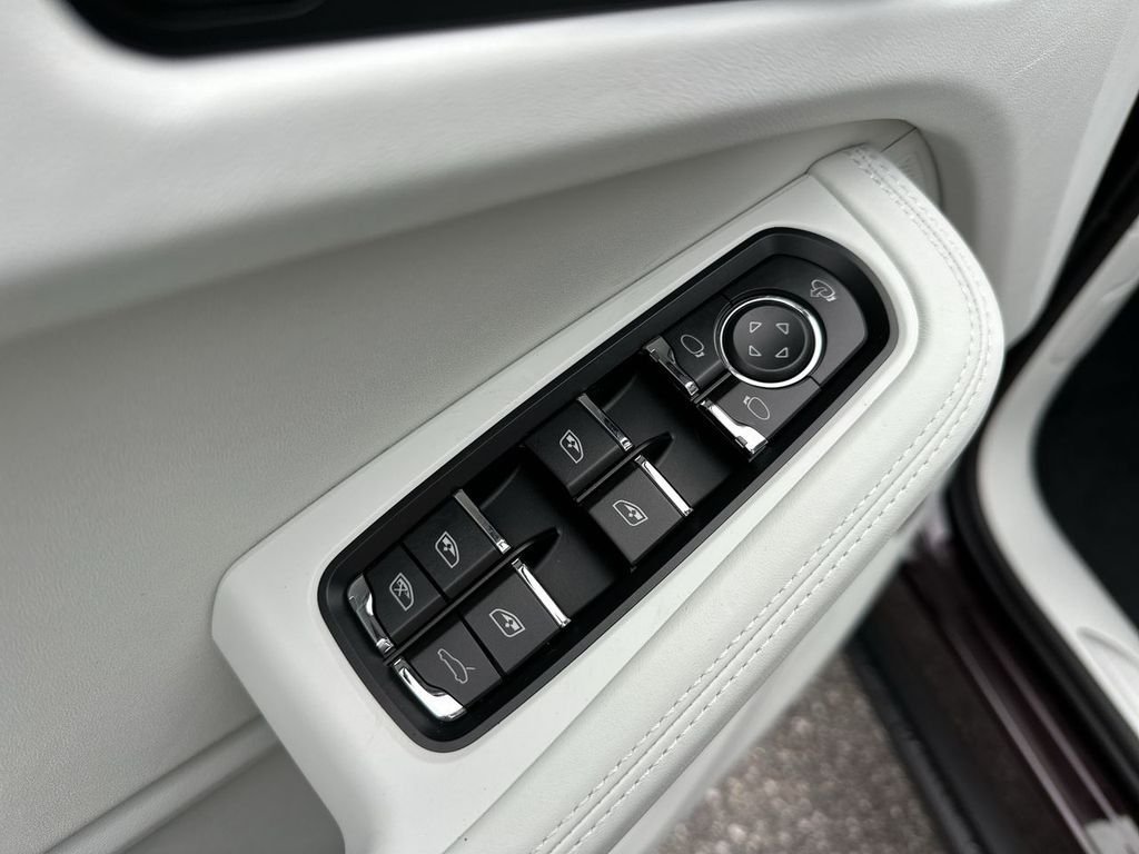 Used 2026  Porsche S image 9