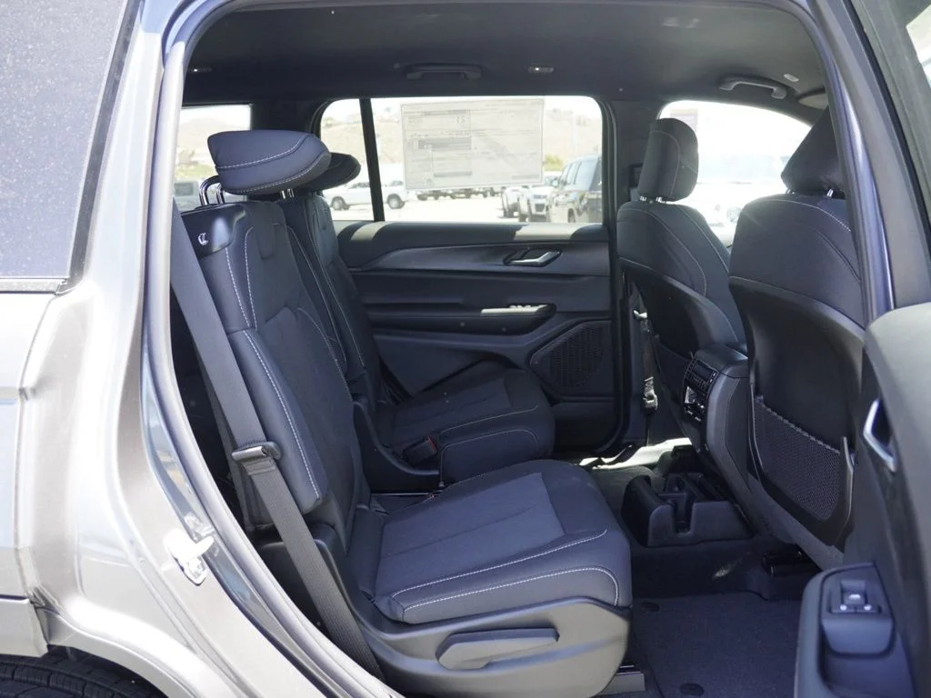 New 2026 Baltic Gray Metallic Clear-Coat Exterior Paint Jeep Laredo image 23
