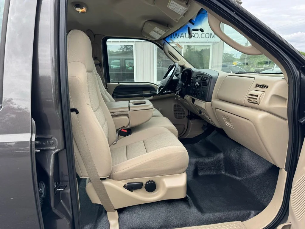 Used 2006 Gray Ford XL image 13