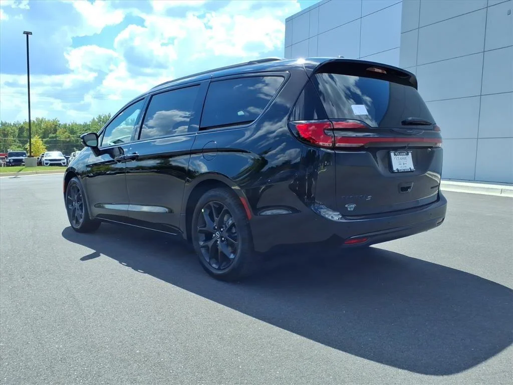 2026 Chrysler Pacifica Limited - Photo 21