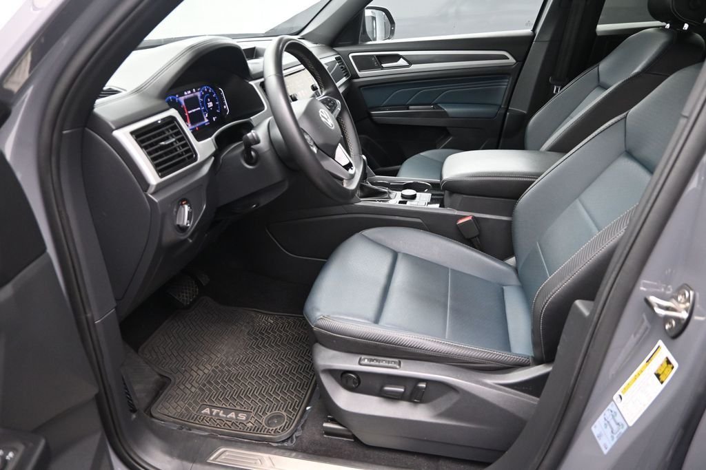 Used 2021  Volkswagen 2.0T SEL image 17