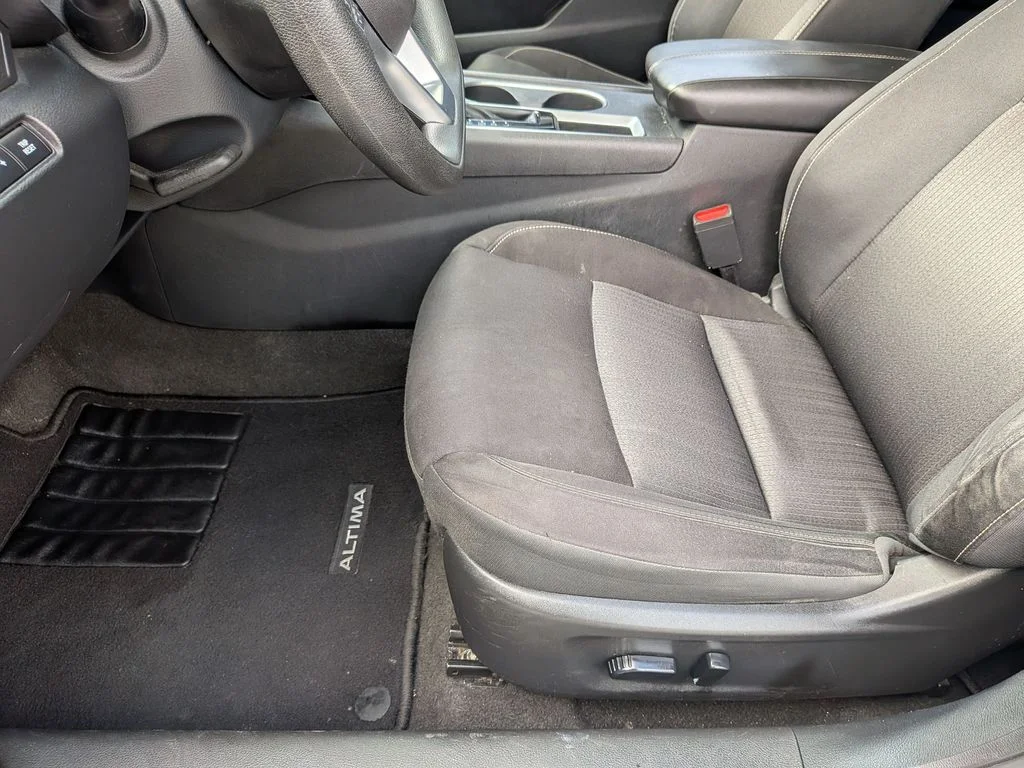 Used 2022 Silver Nissan 2.5 SV image 11