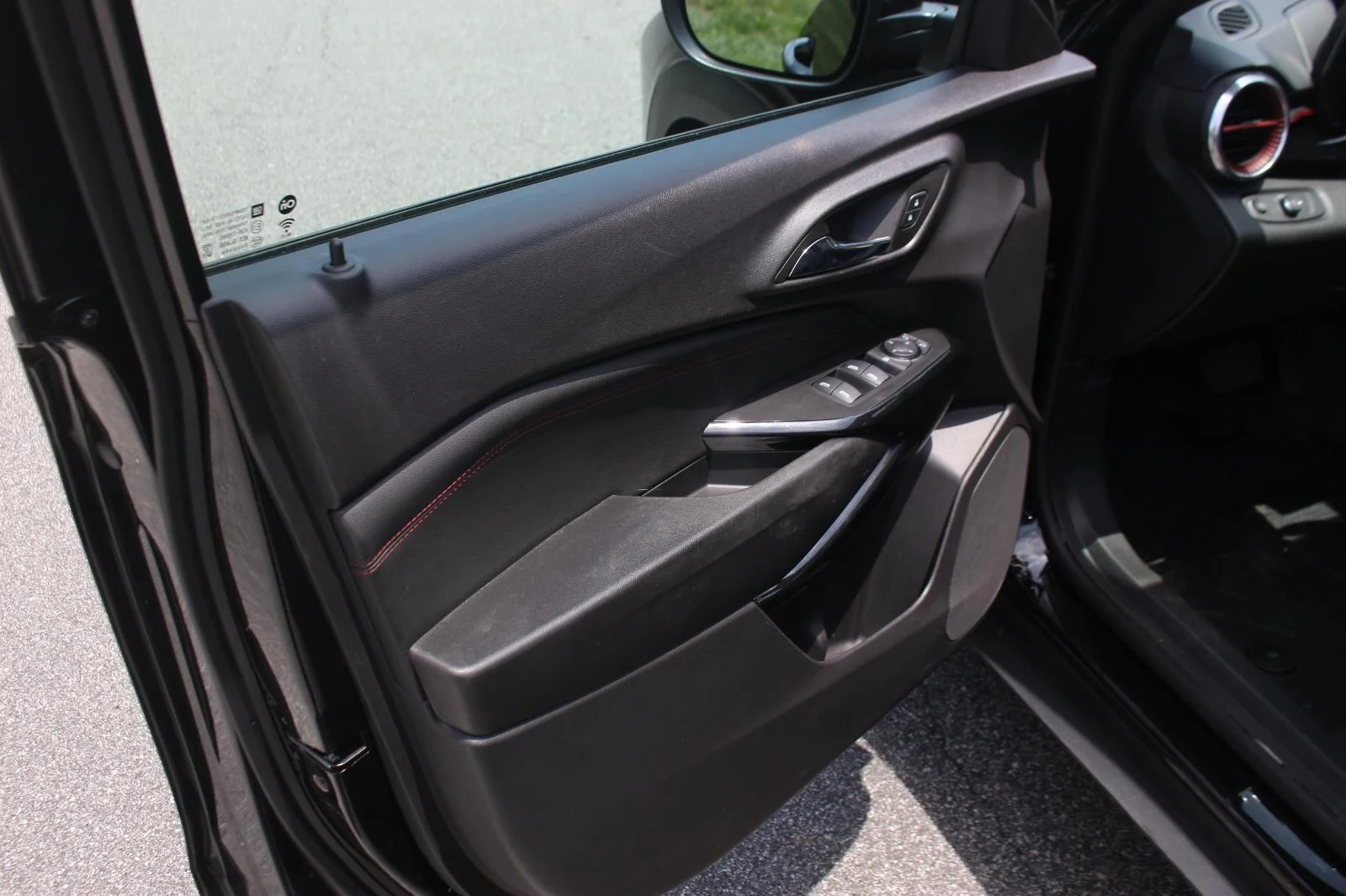 Used 2025 Mosaic Black Metallic Chevrolet 2RS image 11