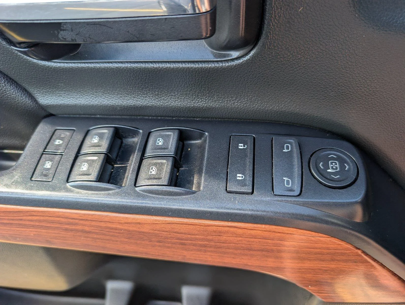 Used 2018 Graphite Metallic Chevrolet LT image 28