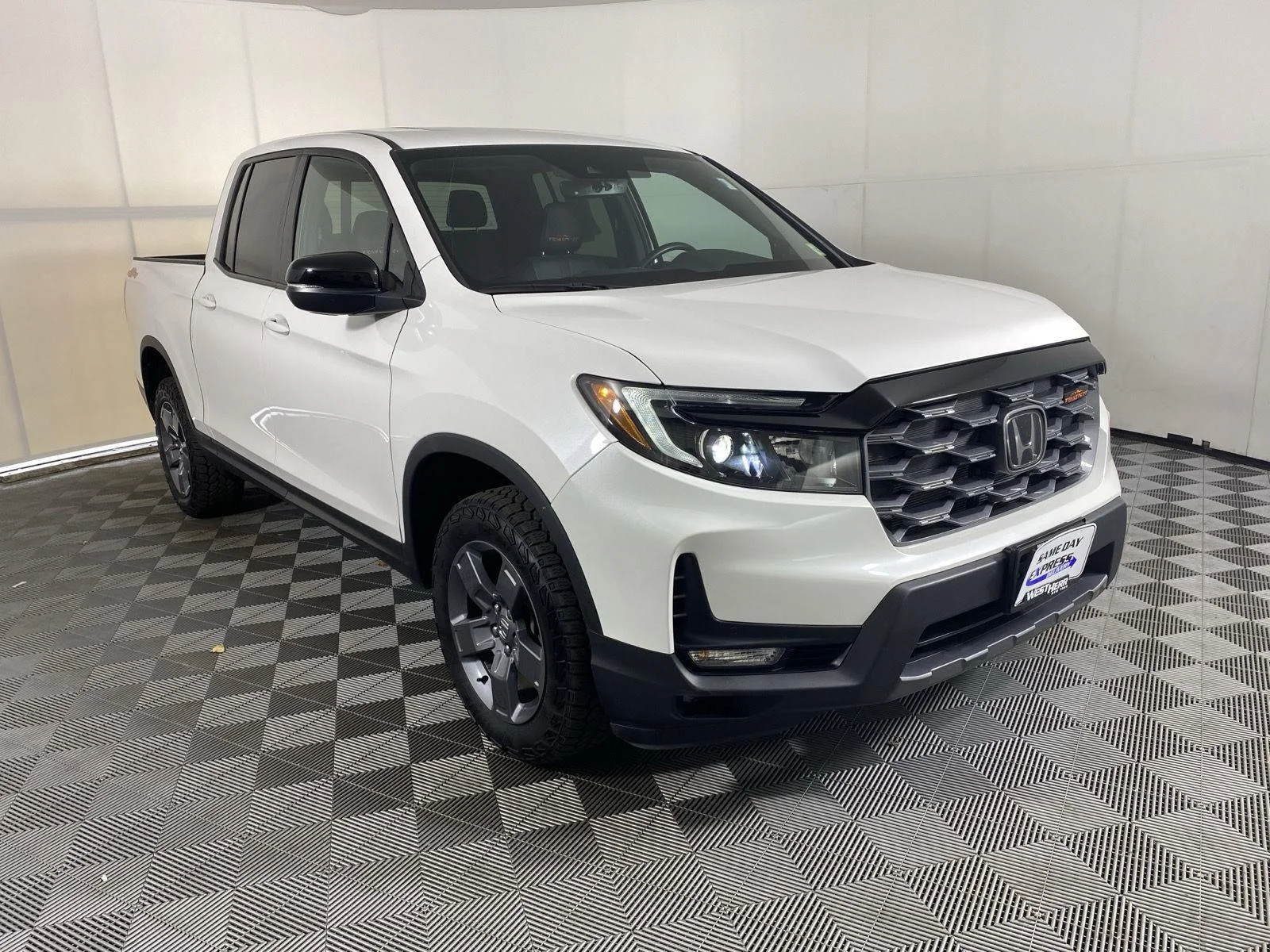 Used 2024 Platinum White Pearl Honda TrailSport image 9