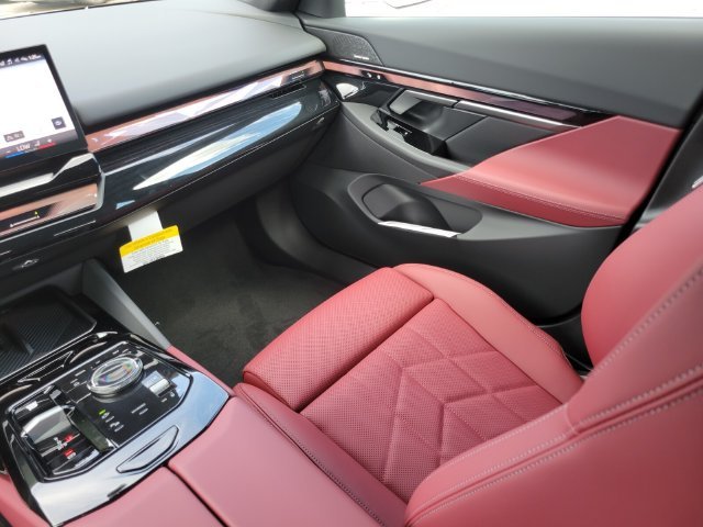 New 2027 White BMW 530i xDrive image 16