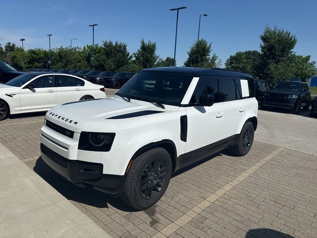 Certified Used 2025 White Land Rover X-Dynamic SE image 1