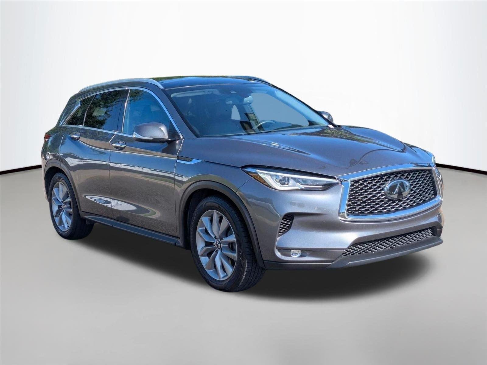 Used 2020  INFINITI  image 3