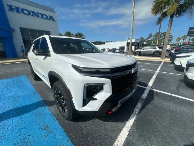 Used 2024 Iridescent Pearl Tricoat Chevrolet AWD Z71 image 5