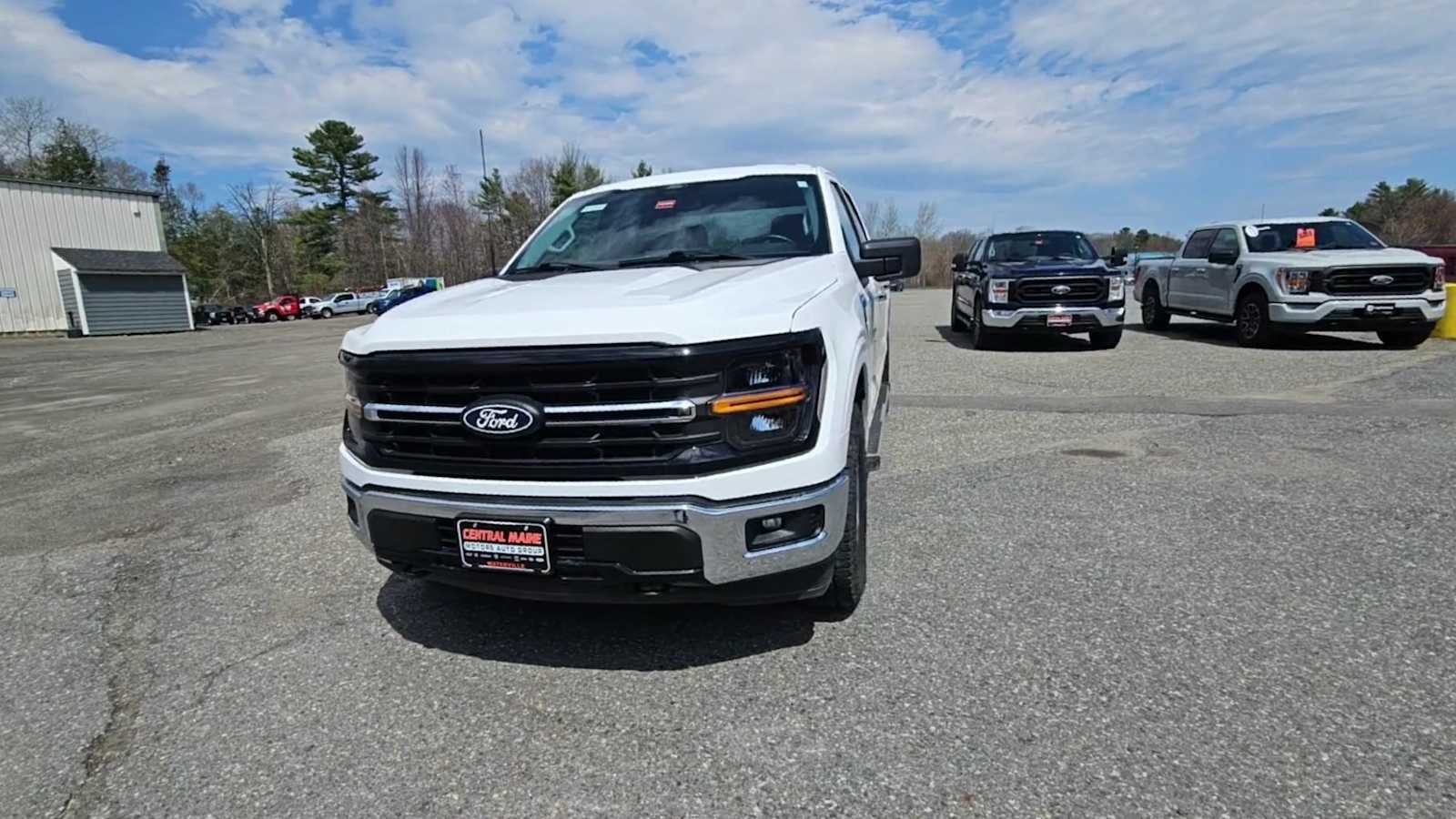 Certified Used 2025 Oxford White Ford XLT image 3