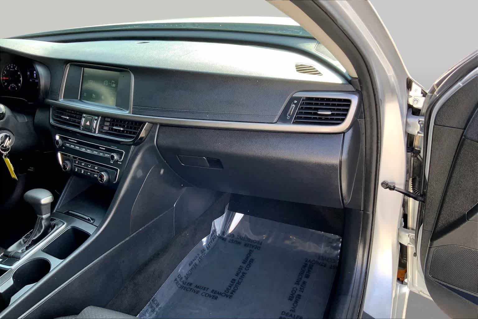Used 2018 Sparkling Silver Kia LX image 18