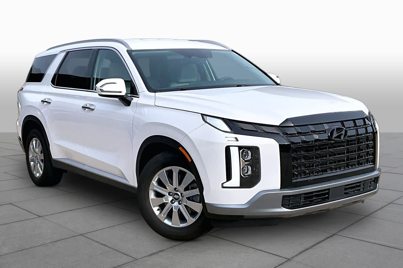 Used 2025 Hyper White Hyundai SEL image 3
