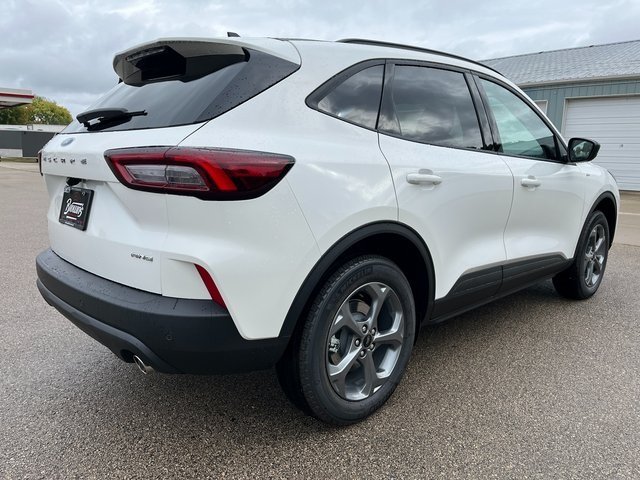 2026 Ford Escape ST-Line photo 4
