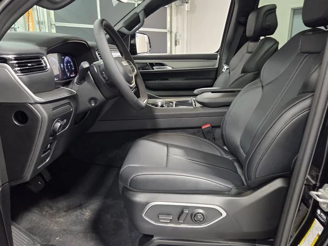 New 2026 High Gloss Black Exterior Paint Jeep Limited Altitude image 5