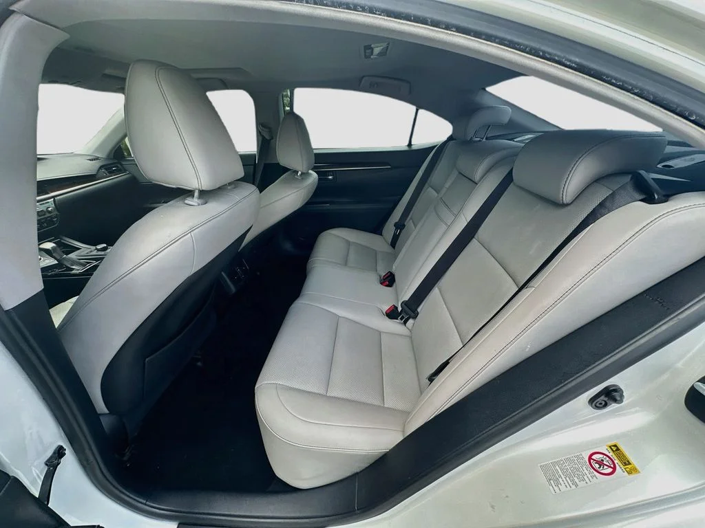 Used 2016 White Lexus 350 image 24