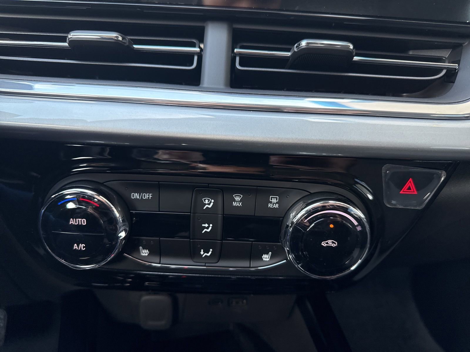 New 2026 Summit White Chevrolet LT with Sunroof Package - Driver Confidence Package - Convenience Package image 21
