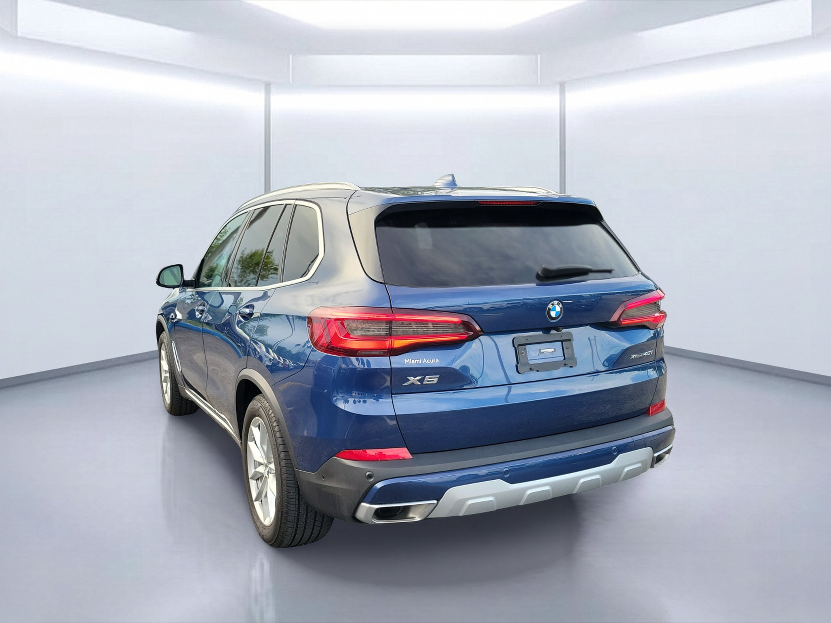 Used 2023 Phytonic Blue Metallic BMW xDrive40i image 3